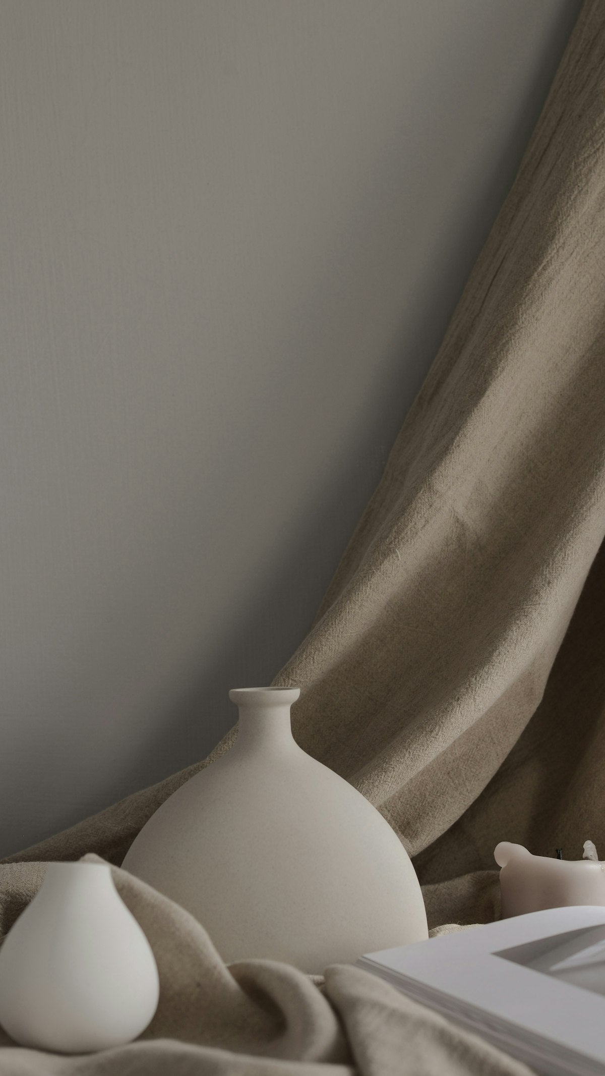 How to Choose the Perfect Statement Vase for Any Room